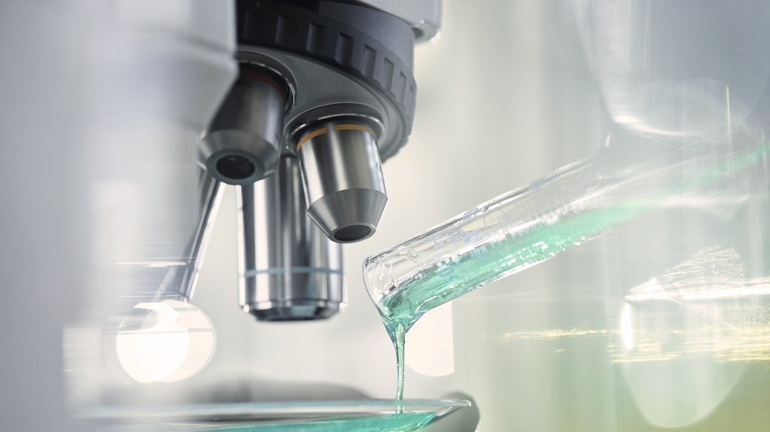 Manu Forero científico y artesano de microscopios