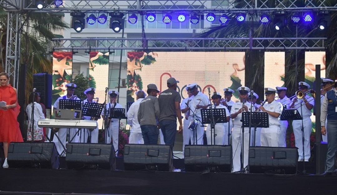 Armada en Ca: Armada participa en desfile Navidad Mar Adentro en Cartagena