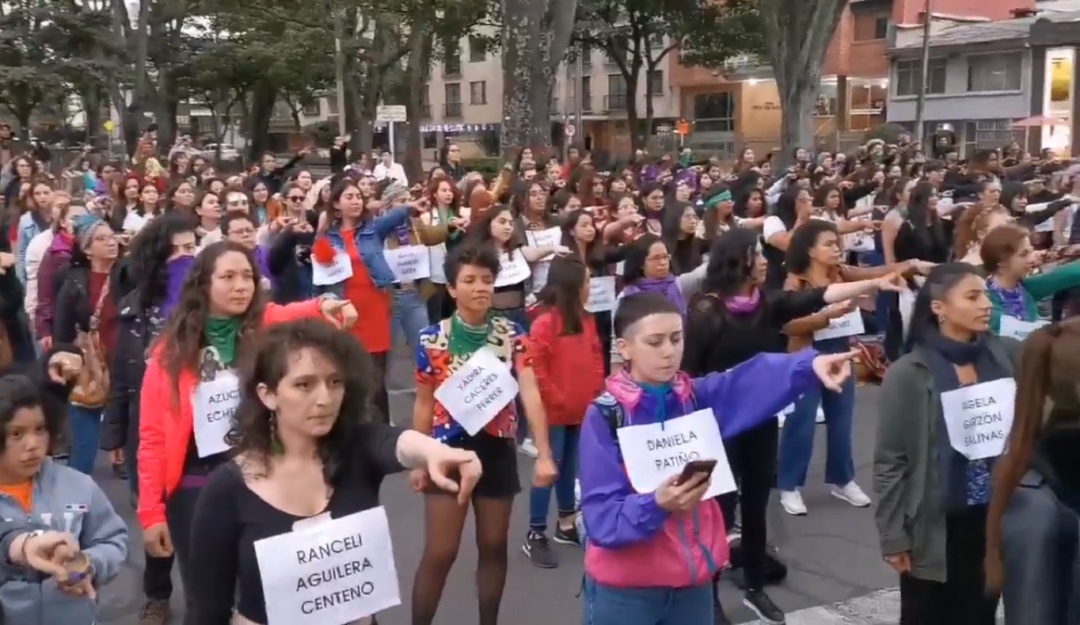 Movilizaciones mujeres 'La Tesis': Así se vivió el performance #UnVioladorEnTuCamino en Bogotá