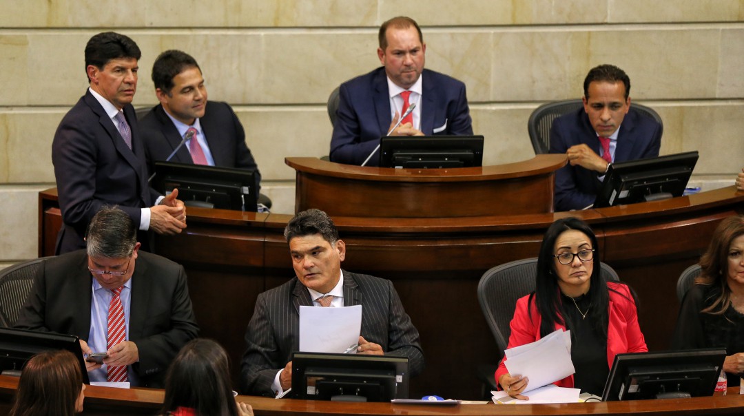 Instalan urna para que senadores definan si se bajan el salario en un 15%