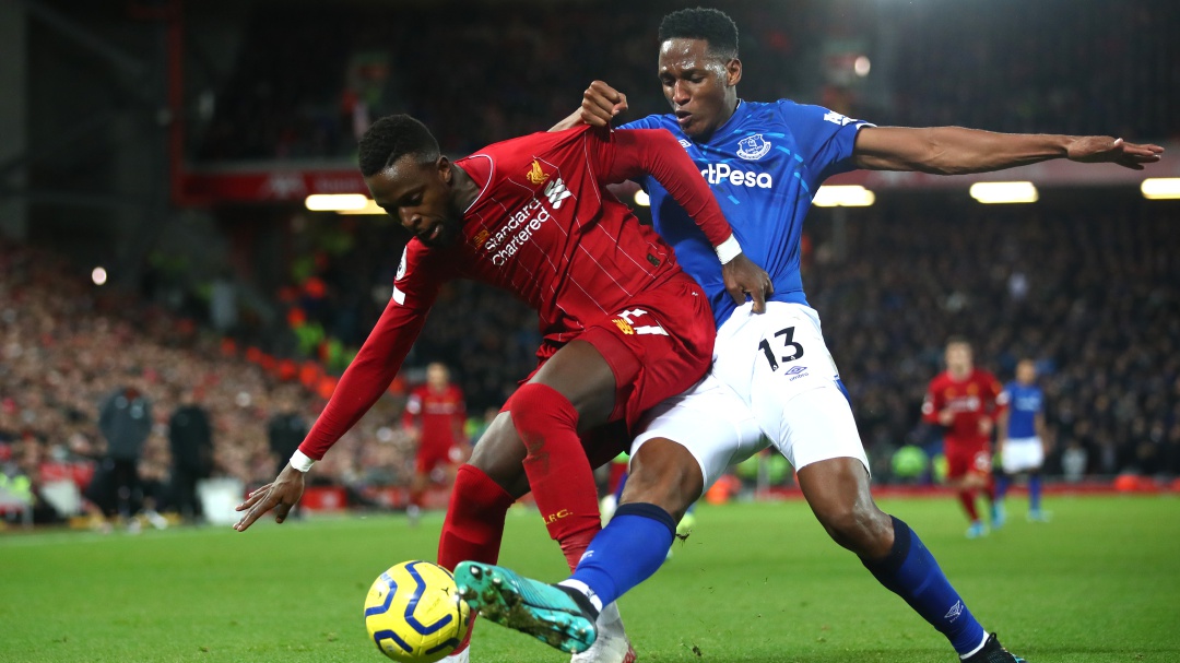 Liverpool goleó en el clásico y sigue como líder sólido de la Liga Premier