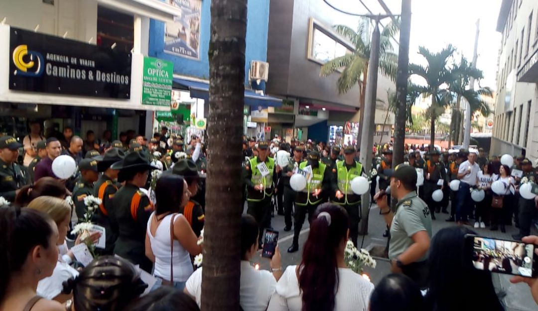 Habitantes de Medellín homenajearon a la policía: En dos eventos simultáneos homenajearon a la fuerza pública en Medellín
