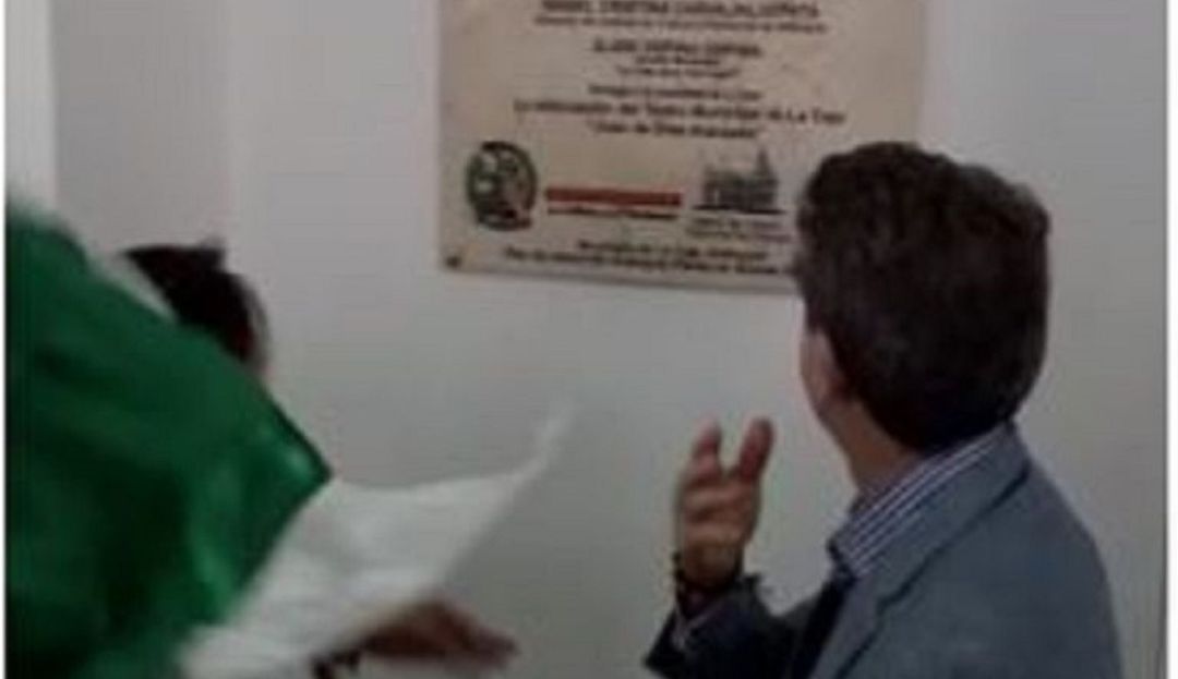 Gobernador, Luis Pérez, antioquia; bandera: Particular respuesta del gobernador a polémica por arrojar la bandera