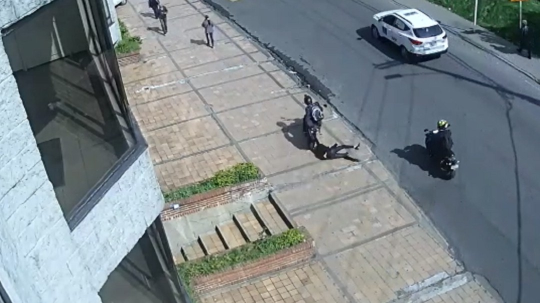 Por no dejarse robar fue arrastrada por ladrones en norte de Bogotá