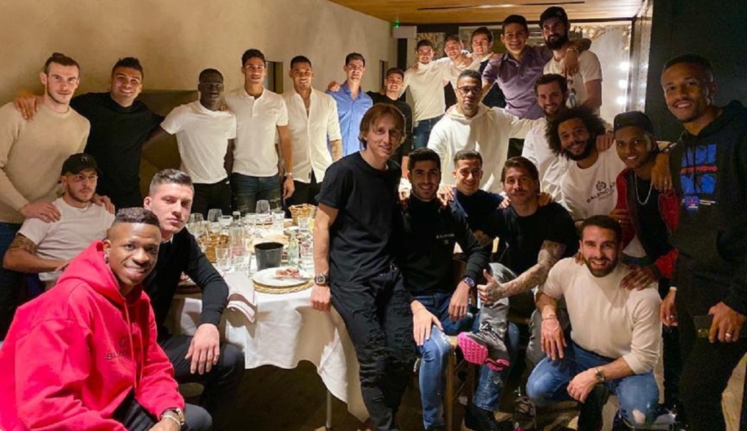James Rodríguez Real Madrid cena navideña: James disfruta la cena navideña del Real Madrid a la espera de su regreso
