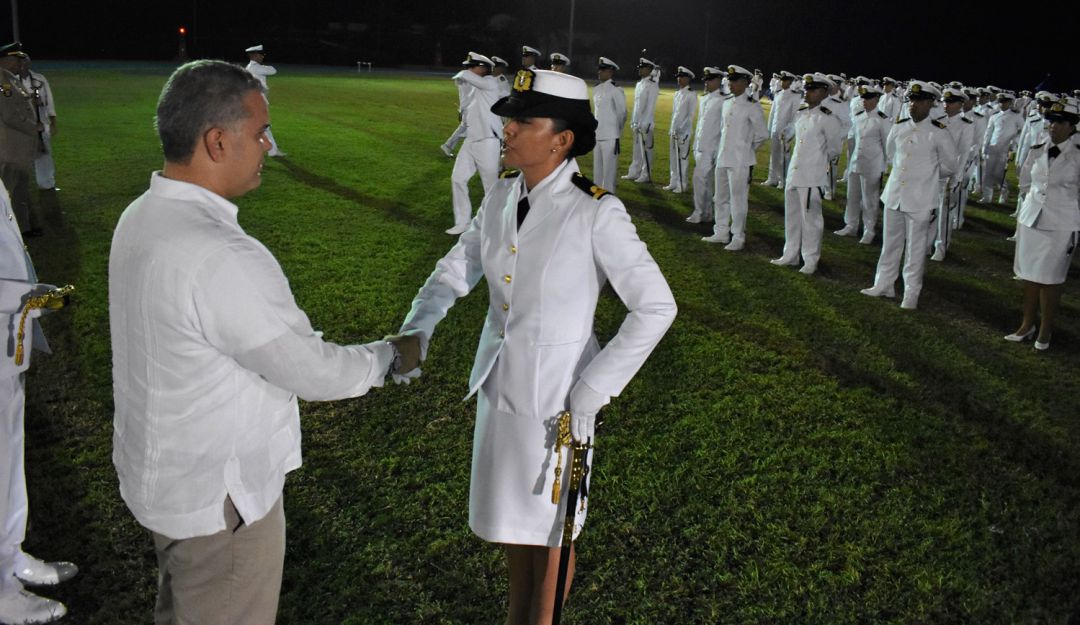 grados escuela naval: 145 nuevos oficiales de la Armada de Colombia al servicio del país
