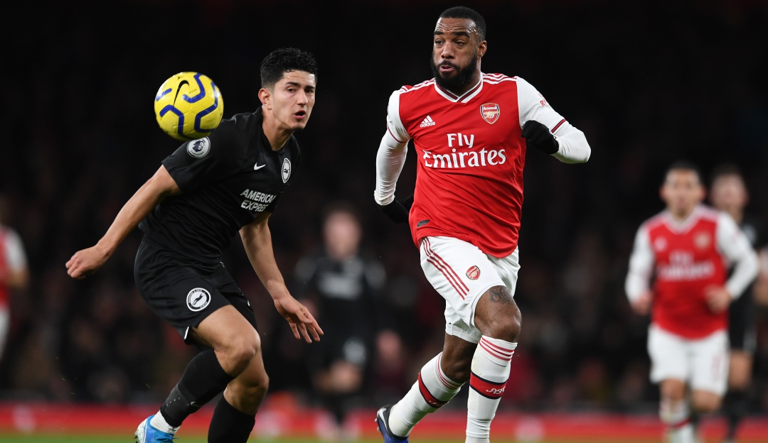 Opaco debut: El Arsenal de Ljunberg se estrenó con derrota en casa