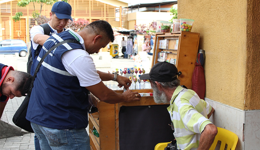 La lucha contra el contrabando de cigarrillos y licores en Colombia: Contrabando de cigarrillos y licores: la lucha conjunta de los departamento