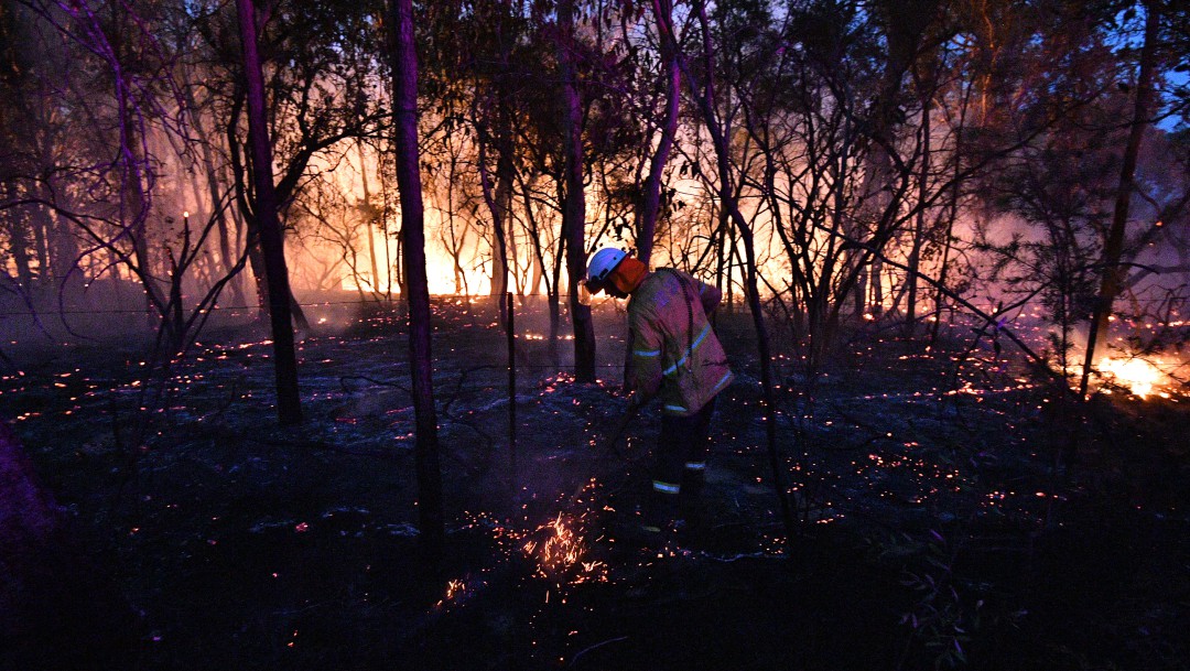 Australia lucha contra incendios y se prepara para nueva ola de calor