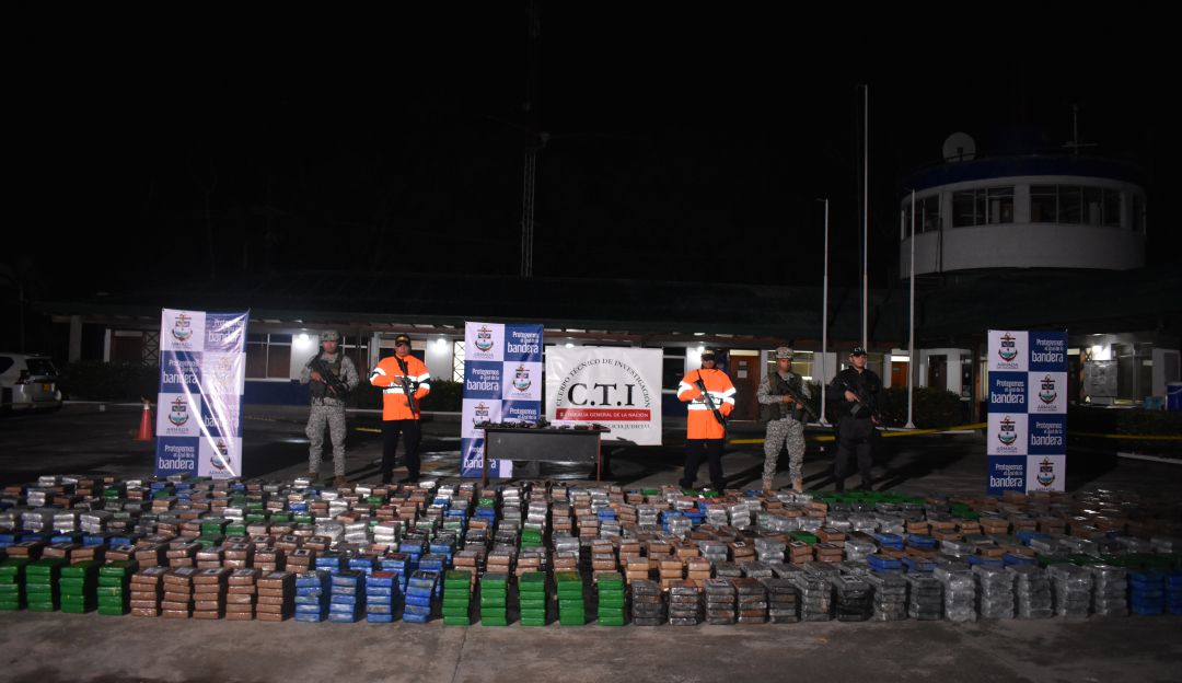 incautan 2. 5 toneladas de cocaína en golfo de Urabá: La Armada incautó 2.5 toneladas de cocaína en el Golfo de Urabá