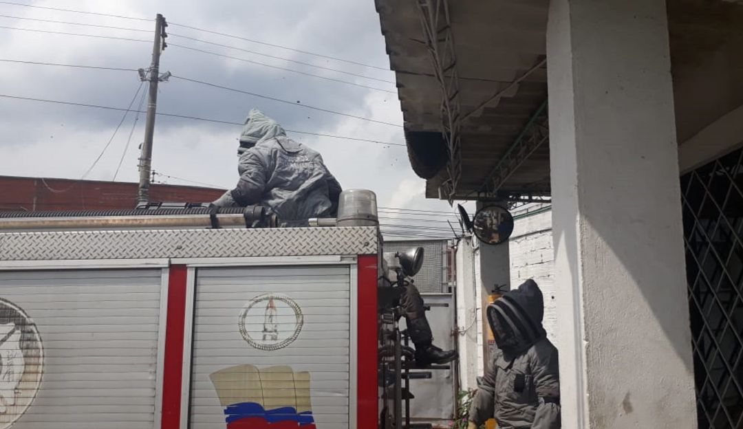 INCENDIO EMERGENCIA FERRETERIA BUCARAMANGA SANTANDER: Un incendio acabó con una ferretería en Bucaramanga