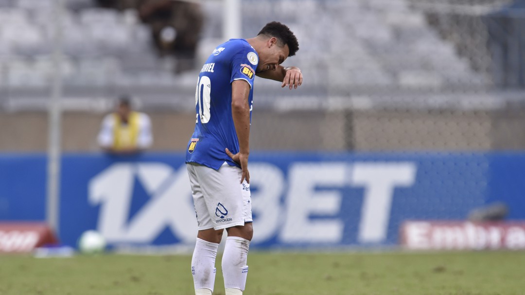 Cruzeiro, con Luis Manuel Orejuela, desciende en el fútbol de Brasil