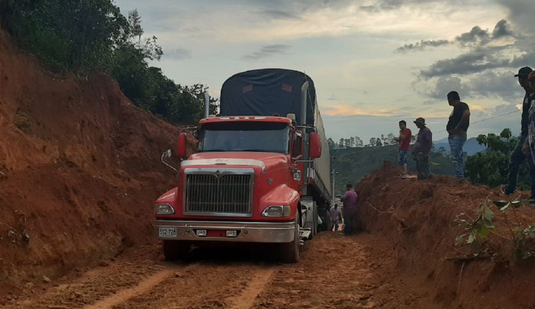 Cierre vía Medellín - Urabá: Por deslizamiento, cierran vía entre Medellín y Urabá