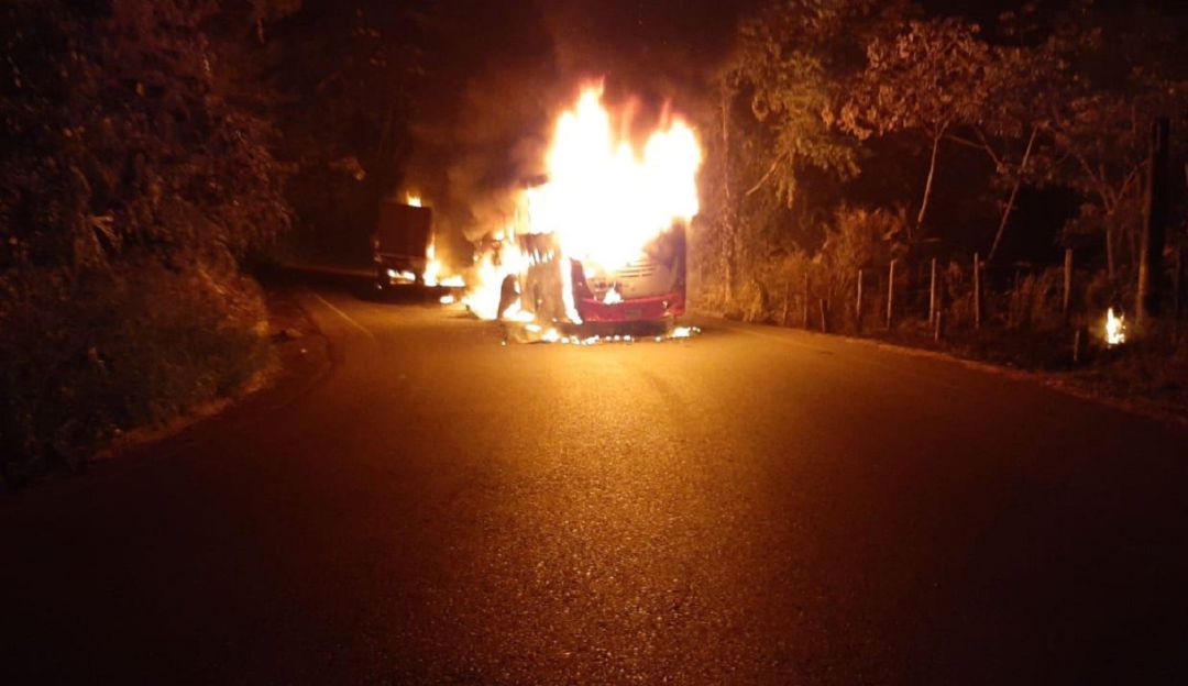 Con explosivos atacaron bus de pasajeros en vía alterna al llano por Boyacá: Con explosivos atacaron bus de pasajeros en vía alterna al llano por Boyacá