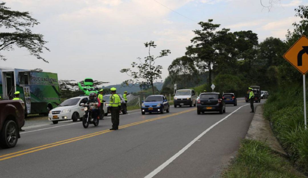 Las autoridades explican que turistas y residentes podrán recorrer el depar: Vías de Caldas con especial cuidado para época navideña