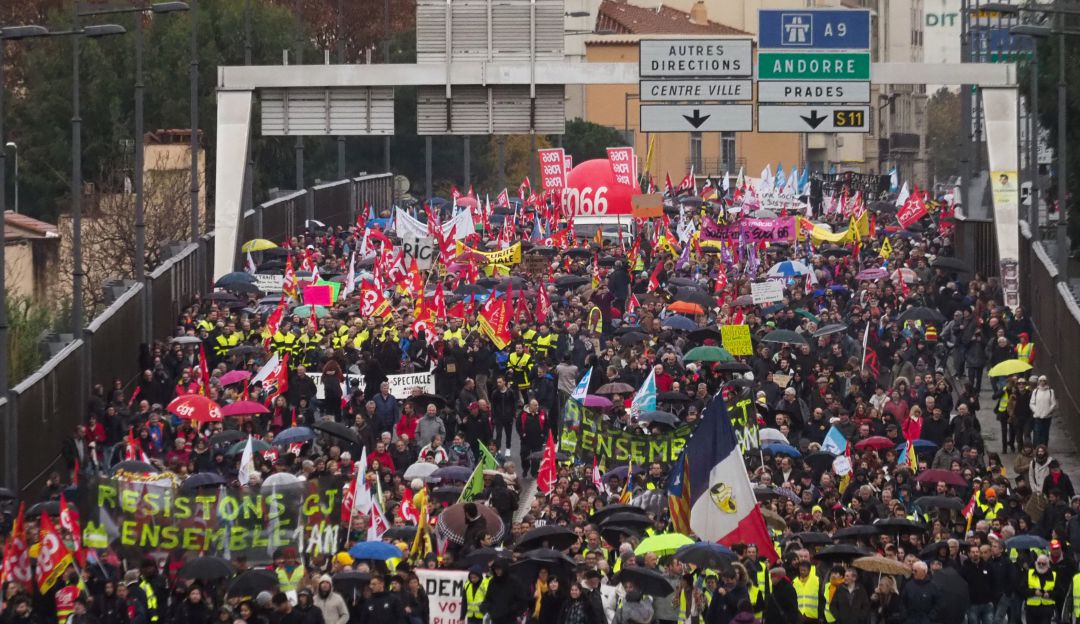 Huelga en Francia por pensiones: Francia mantiene su reforma de pensiones, pero hace algunas concesiones