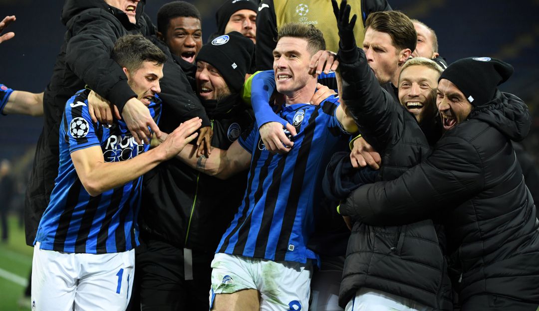 Champions League Luis Muriel y Duván Zapata: ¡Una fiesta! La celebración del Atalanta en el camerino tras paso a Octavos
