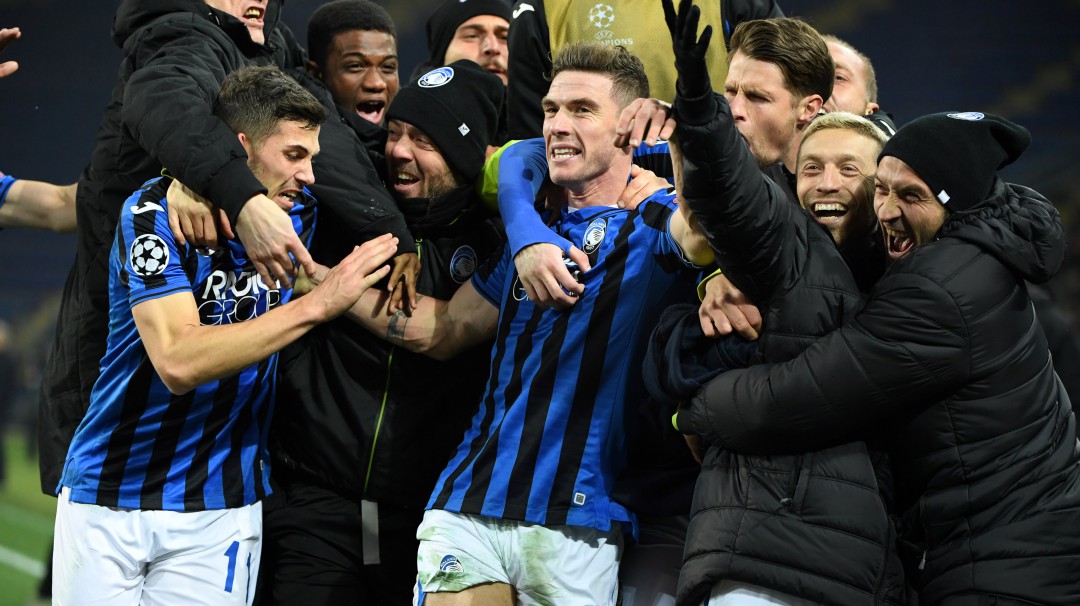 ¡Una fiesta! La celebración del Atalanta en el camerino tras paso a Octavos
