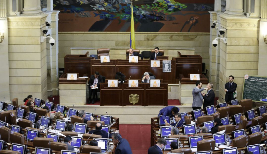 Partidos dejan plenaria en votación por cadena perpetua: Farc, Polo y Verdes intentaron hundir cadena perpetua para violadores