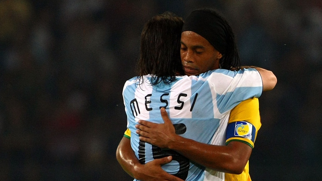Ronaldinho califica a Messi el mejor de su época, pero no de la historia
