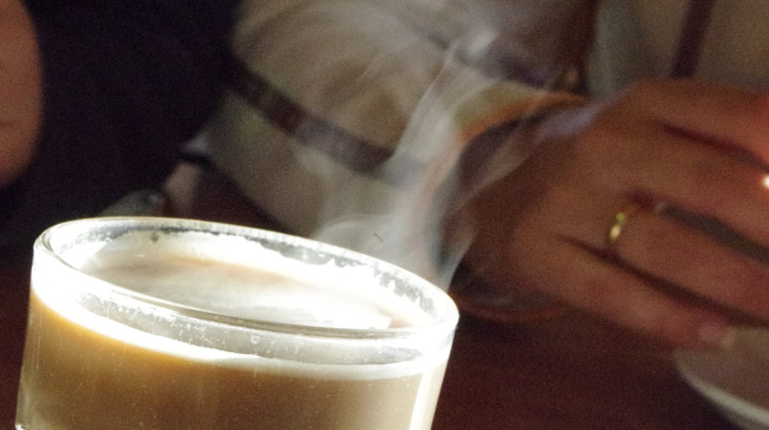 Estudio dice que las personas que toman café sin azúcar son "malvadas"