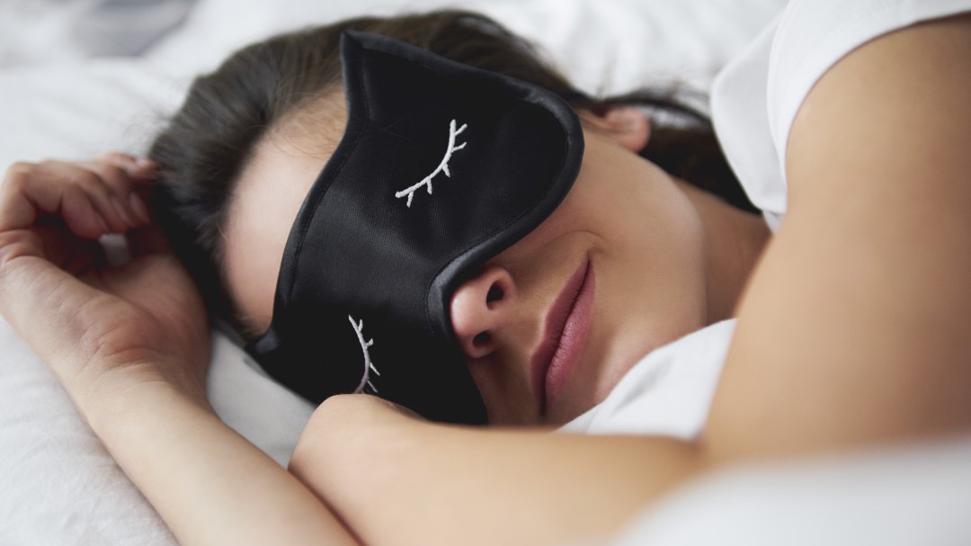 Dormir mucho podría causarle un derrame cerebral: estudio