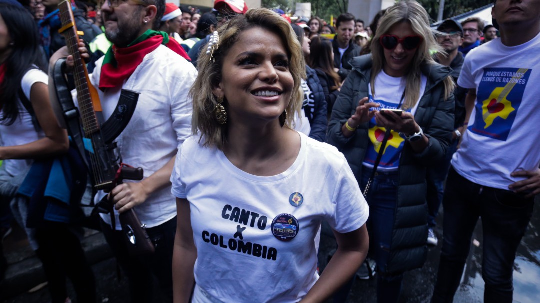 La cantante Adriana Lucía denuncia amenazas de muerte