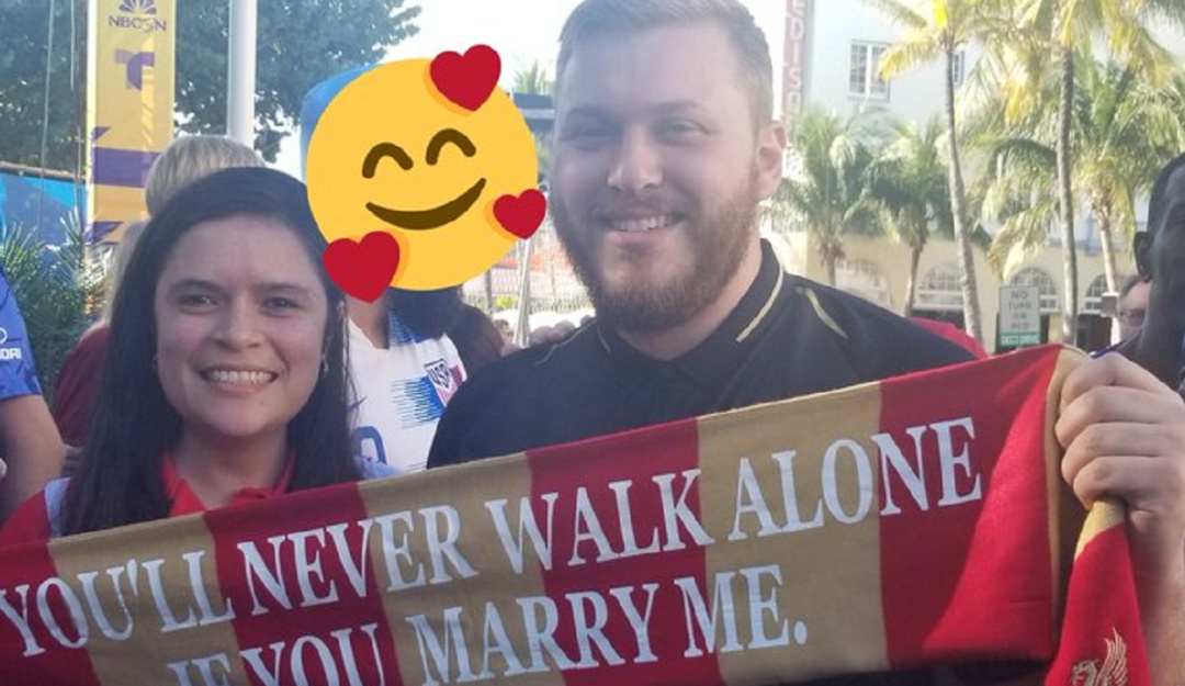 Petición de matrimonio hincha del Junior: Mujer hincha del Junior hizo una petición de matrimonio muy "futbolera"