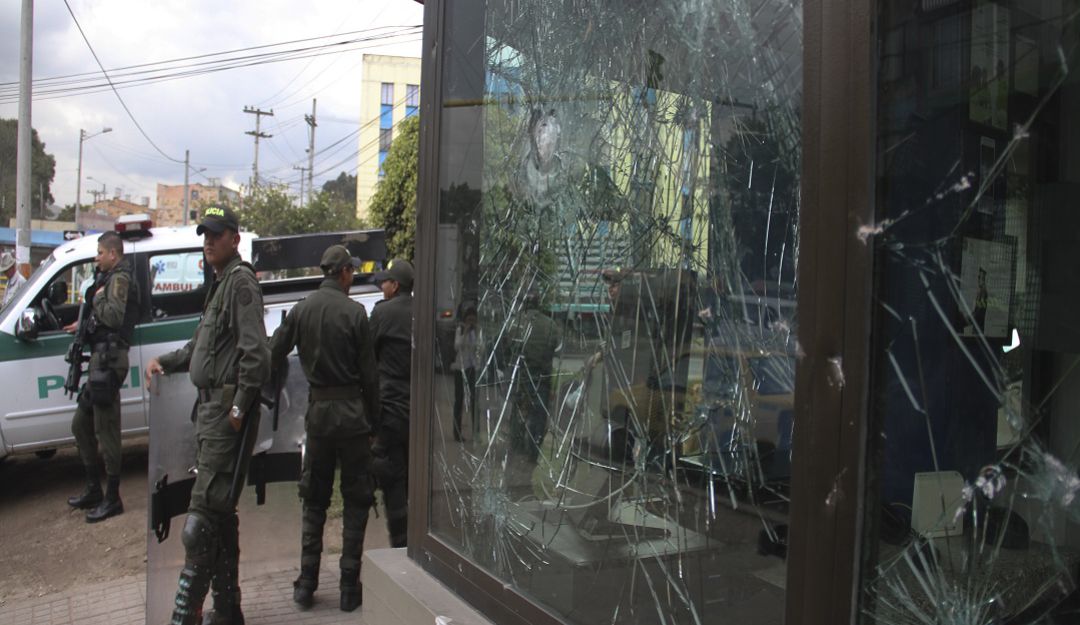 Miembros de el ELN estarían infiltrando movilizaciones en Colombia: "No perseguimos la protesta decente": director de la Dijín