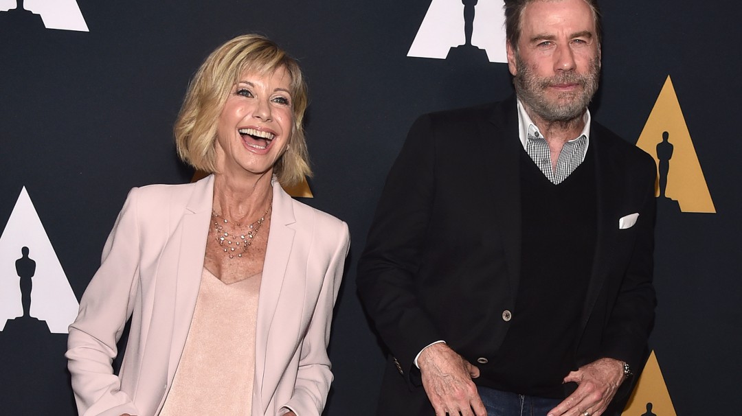 Olivia Newton-John y Travolta vuelven a vestirse de "Grease"
