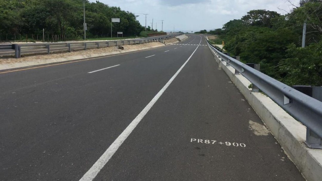 7 kilómetros de la vía al Mar en Cartagena, a oscuras
