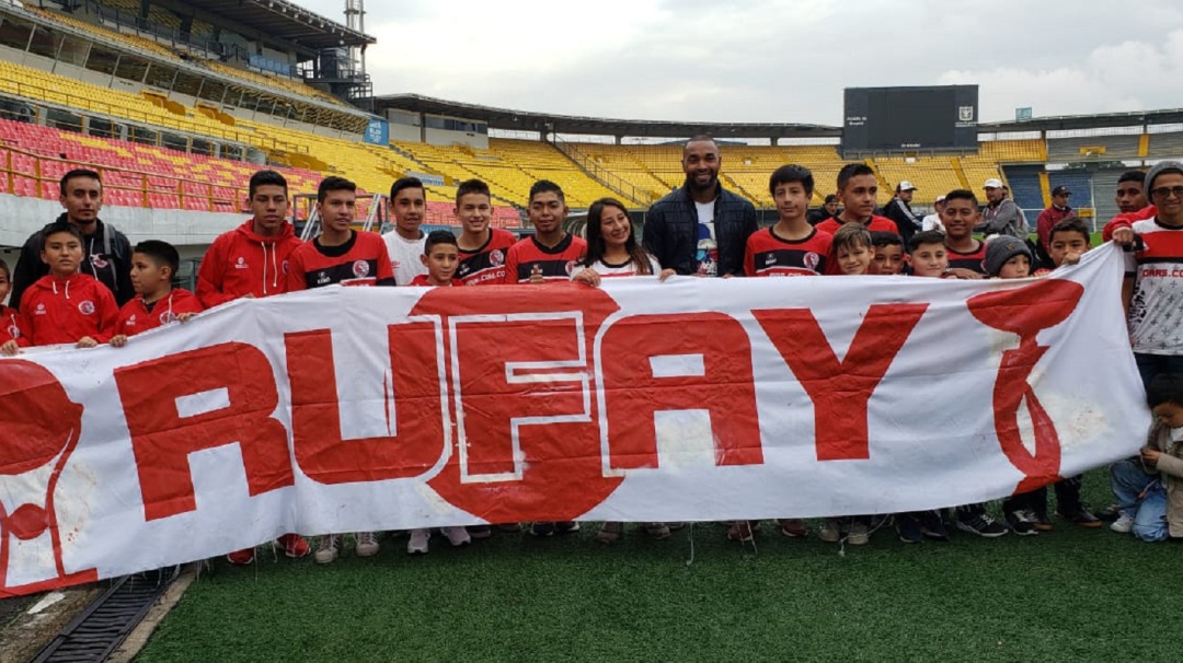 Emotiva despedida de los hinchas de Santa Fe a 'Rufay' Zapata