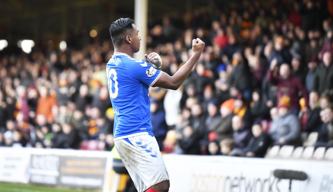 Alfredo Morelos gol y expulsión Rangers 2-0 Motherwell Escocia: Gol y expulsión: Morelos sigue imparable pero vio la roja