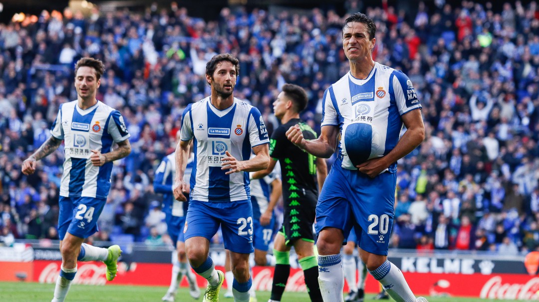 El gol de Espinosa no fue suficiente y el Espanyol sigue en crisis
