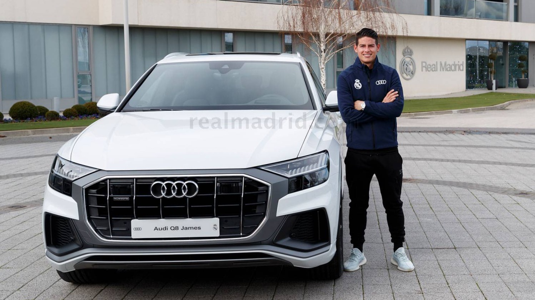 Les adelantaron la Navidad, el regalo que recibieron James y sus compañeros