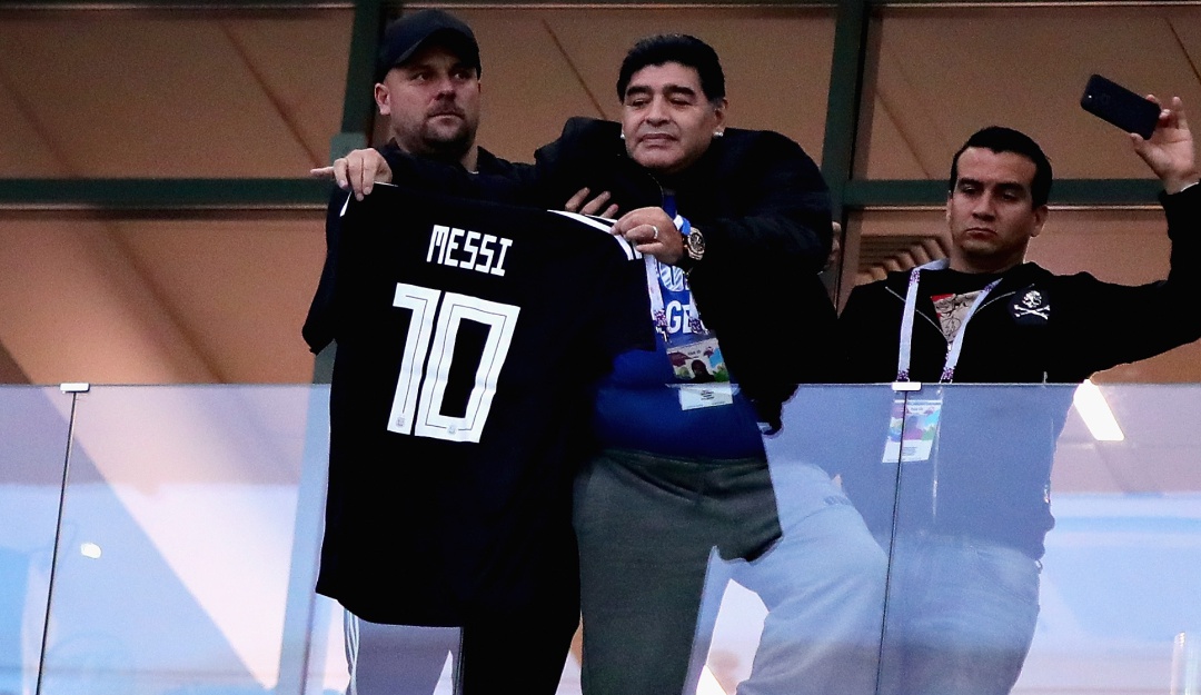 Diego Maradona Lionel Messi: Maradona: "Yo no me enfrentaría a Messi, para mí es ídolo"