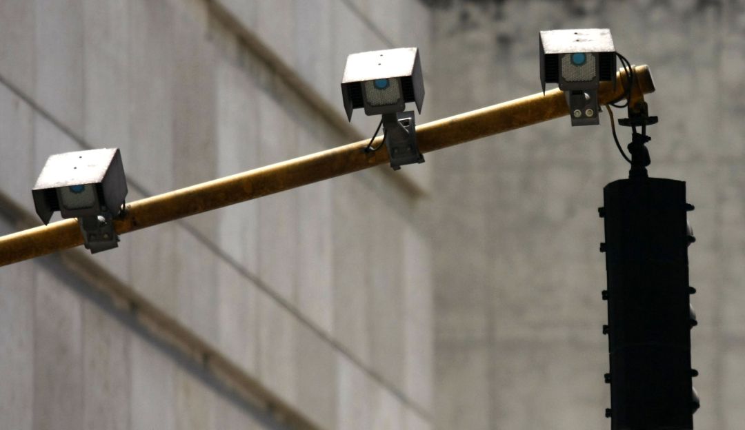 Cámaras fotomultas: Desconocidos intentaron quemar cámara de Fotomultas