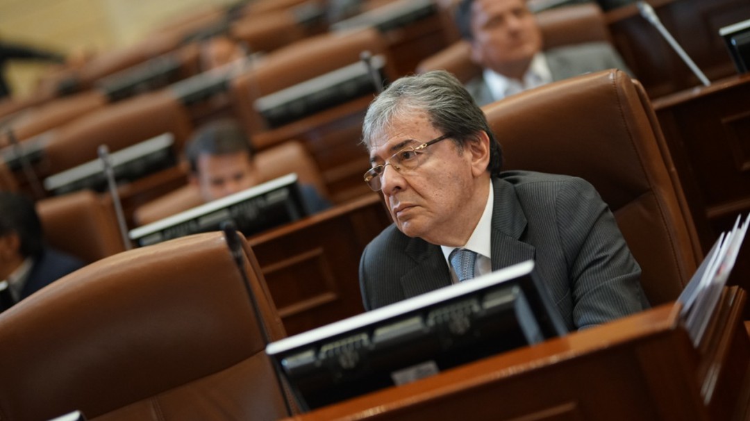 Mindefensa descartó que el Esmad deje de usar armas no letales