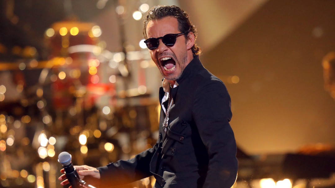 El yate de 7 millones de dólares de Marc Anthony se incendió en Miami