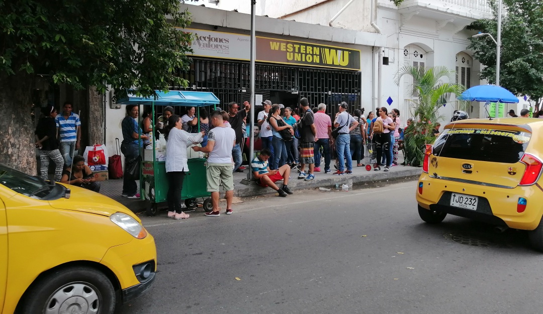 Dineros que son enviados a los venezolanos en Colombia: Venezolanos no han logrado reclamar sus giros en Cúcuta