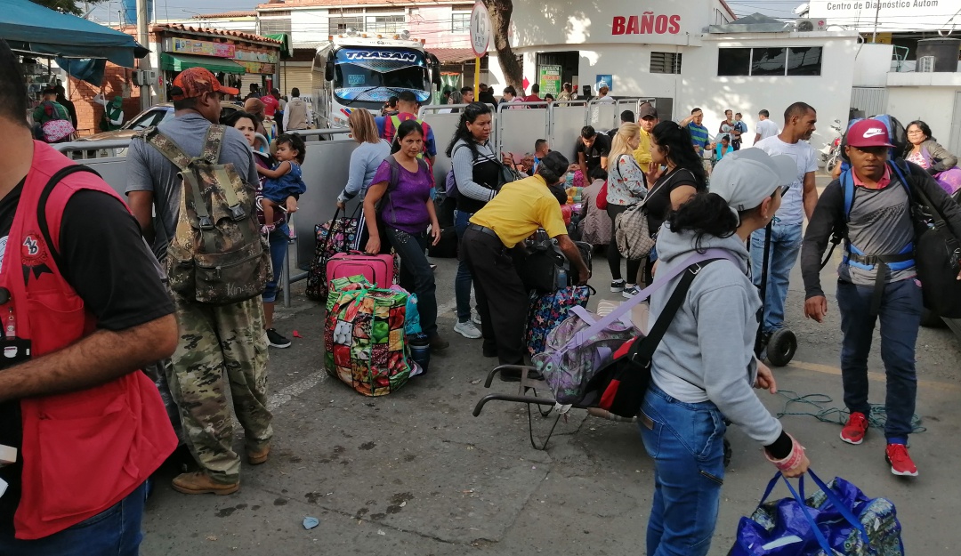 Venezolanos viajando a su país en navidad: Venezolanos en el interior de Colombia son los que están viajando a Cúcuta