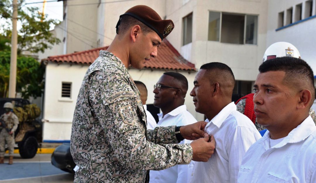 Fuerzas militares en Cartagena: Honores a Infantes de Marina y Soldados Profesionales en Cartagena