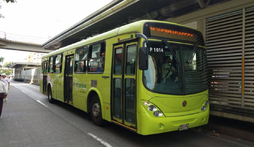 TARIFA METROLINEA PASAJE BUS URBANO TAXIS BUCARAMANGA SANTANDER: Pasaje en Metrolínea quedó en $2550