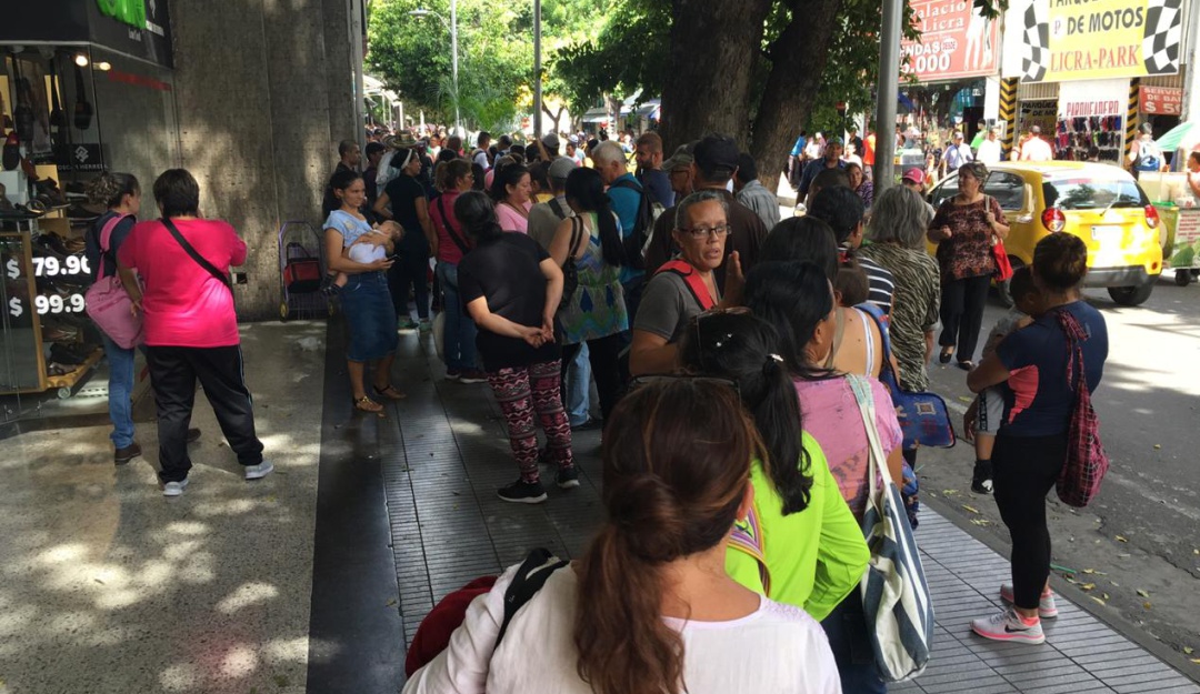 Problemas de seguridad y orden en los sitios donde entregan dolares: Desordenes en las casas de divisa