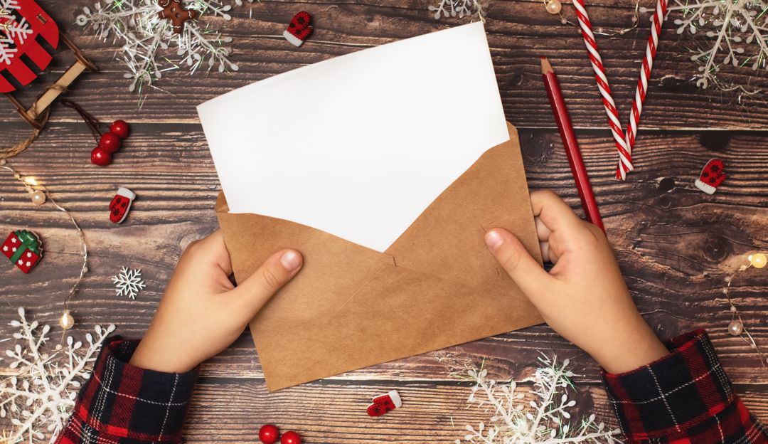 Carta de auxilio en tarjeta de navidad: Niña encuentra mensaje de auxilio de preso en tarjeta de navidad
