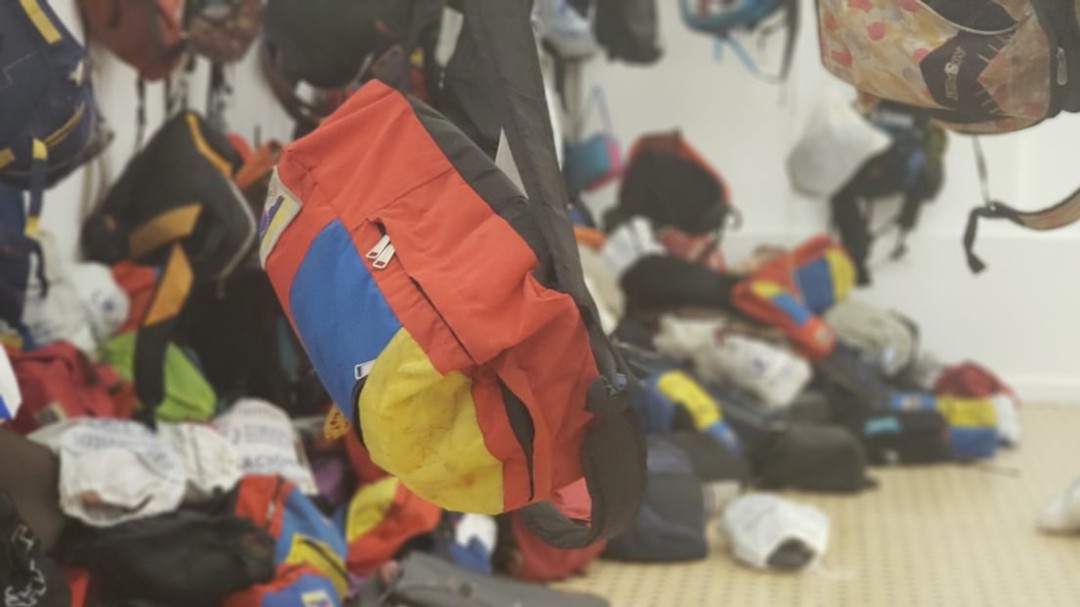 La obra de arte hecha con morrales de venezolanos
