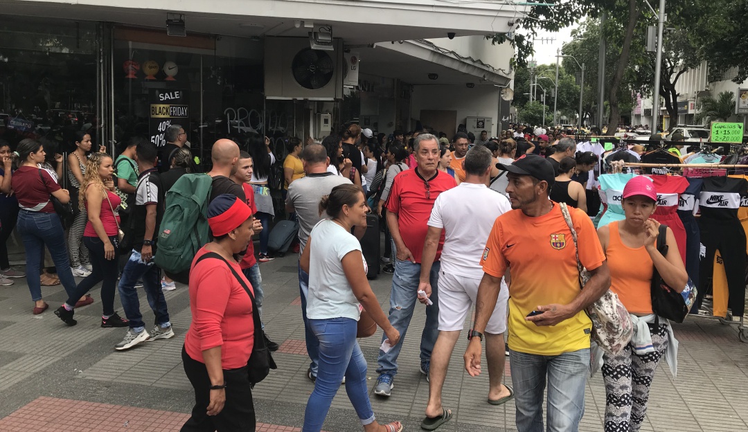 Controles vendedores ambulantes venezolanos en Cúcuta: Crecen medidas en el centro de Cúcuta por aumento de compradores