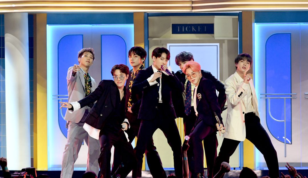 BTS canta 'Feliz Navidad' en español: BTS se vuelve viral cantando 'Feliz Navidad' en español