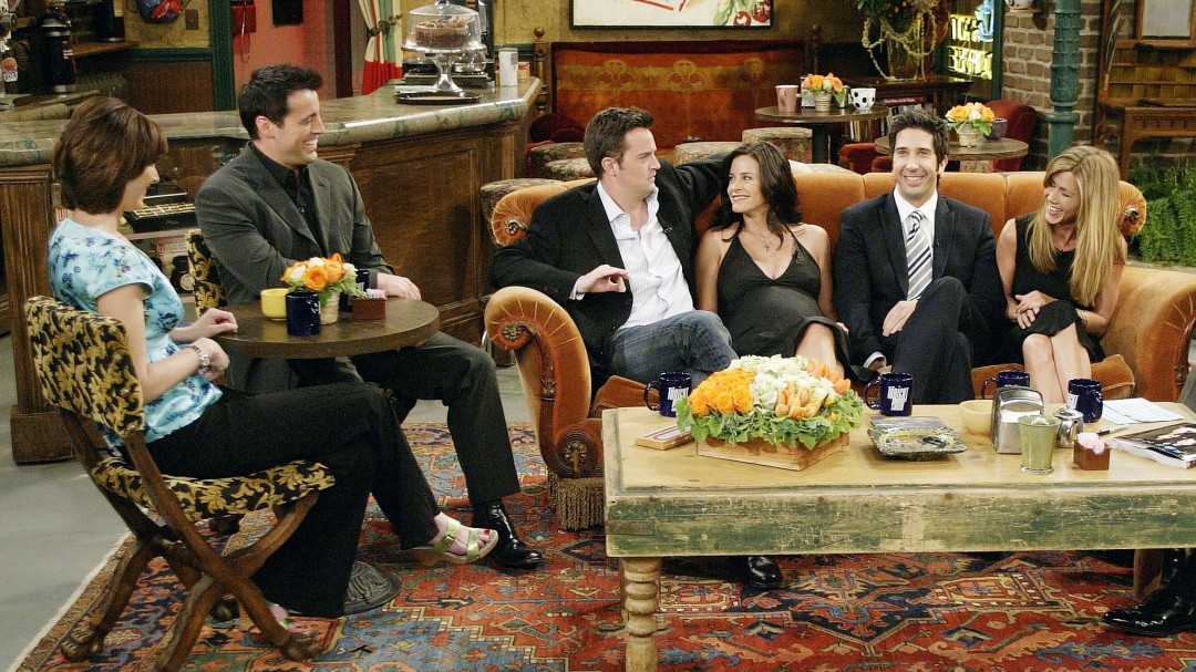Falleció Allee Willis, compositora del tema de la serie 'Friends'