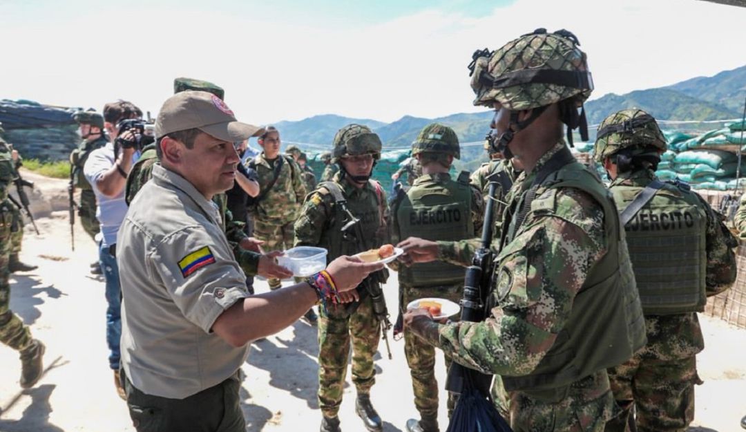 Consejero de Seguridad reparte natilla: Consejero de Seguridad Nacional: No repartimos mermelada, pero natilla sí